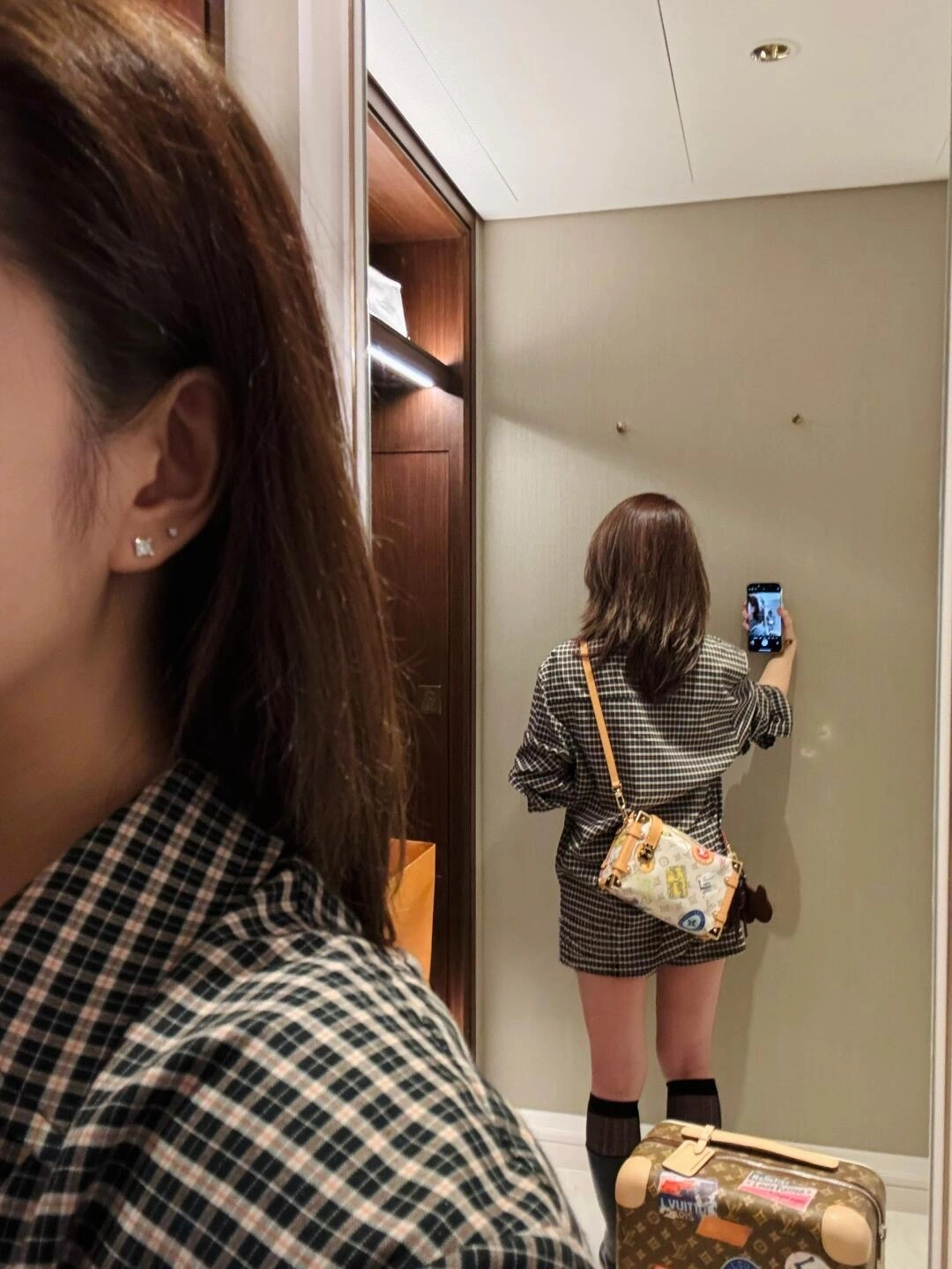 高仿包包 LV Side Trunk 印花 單肩 斜背包 M14606 上身效果1