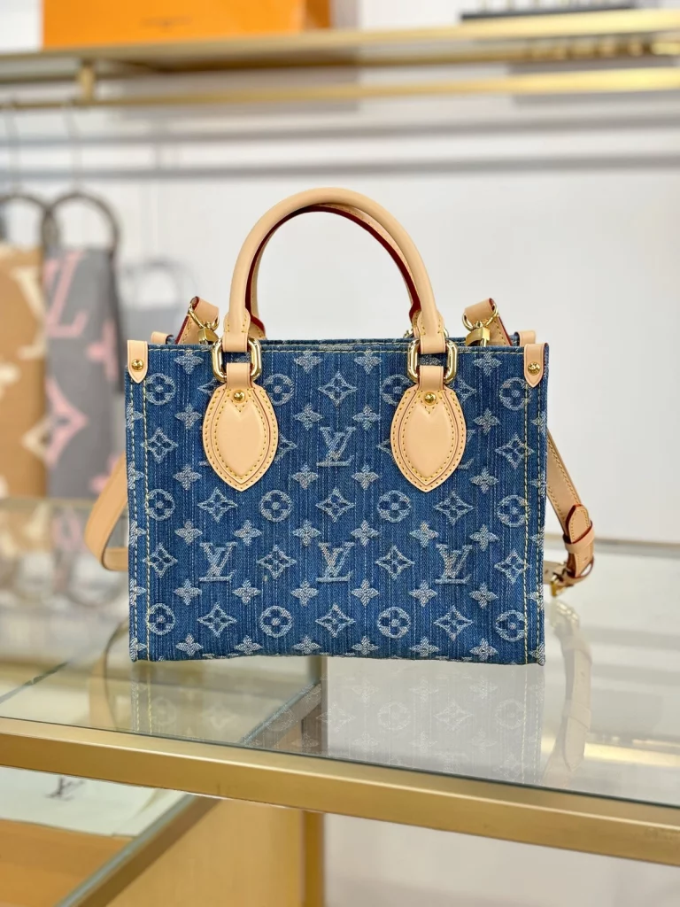 Click to view full screen 高仿包包 LV On TheGo PM 牛仔布 M14633 實拍照片細節 背面