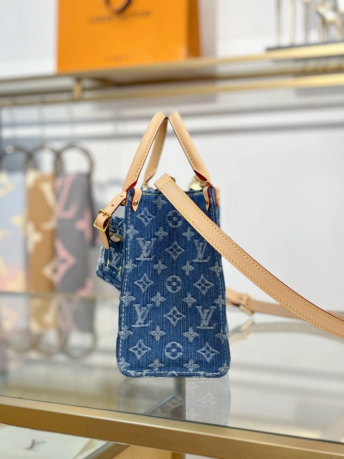 高仿包包 LV On TheGo PM 牛仔布 M14633 實拍照片細節 側面