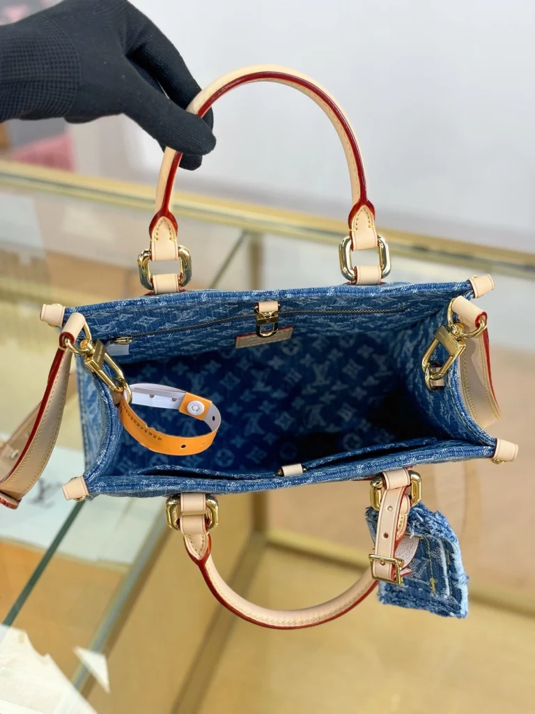 Click to view full screen 高仿包包 LV On TheGo PM 牛仔布 M14633 實拍照片細節 容量
