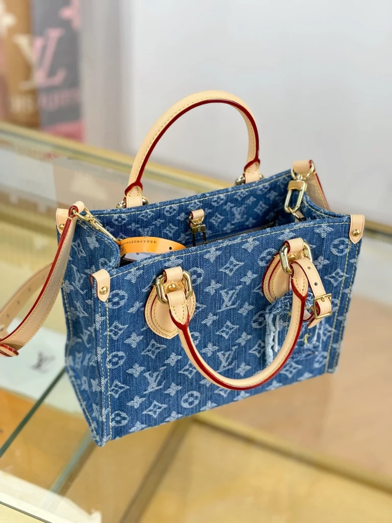 Click to view full screen 高仿包包 LV On TheGo PM 牛仔布 M14633 實拍照片細節 側面