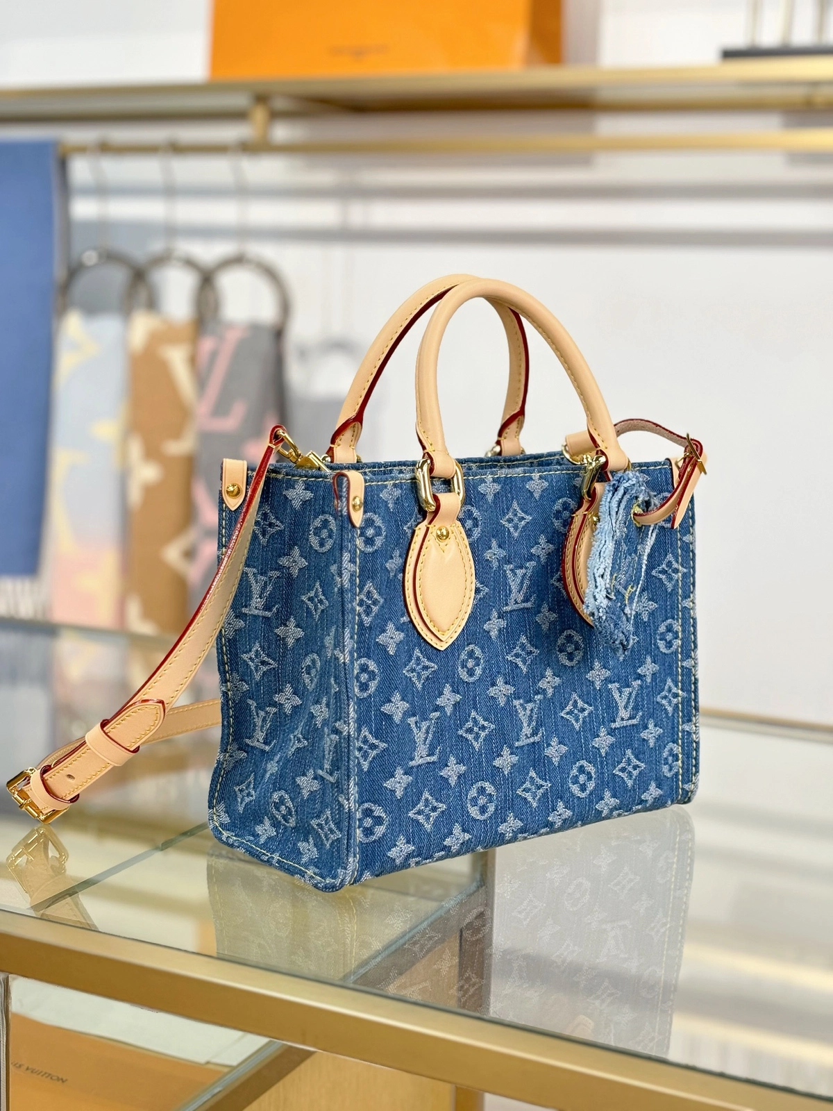 高仿包包 LV On TheGo PM 牛仔布 M14633 實拍照片細節 側面