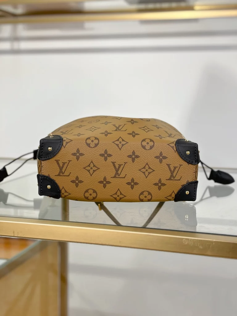 Click to view full screen 高仿包包 LV 老花Noé Trunk PM M13324 實拍 底部