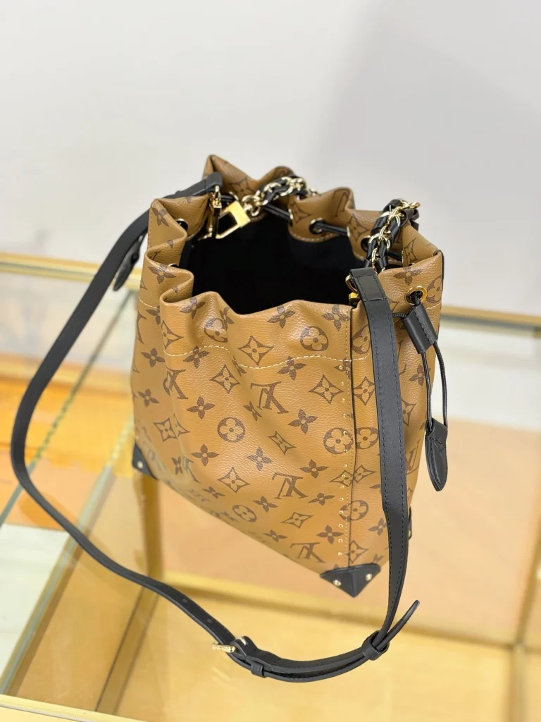 Click to view full screen 高仿包包 LV 老花Noé Trunk PM M13324 實拍 側面