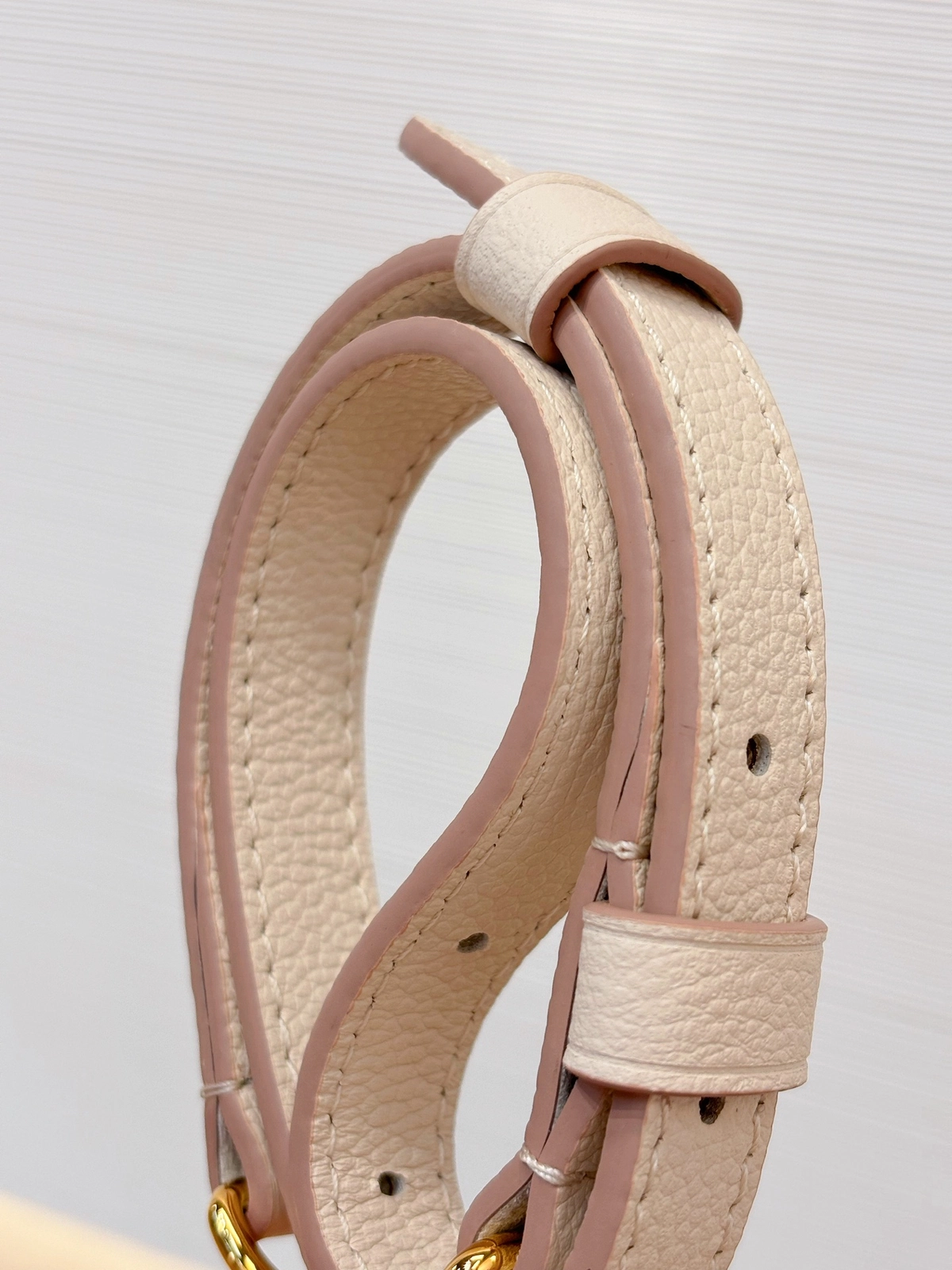 高仿精品 LV Speedy20 草莓牛奶提花 單肩手提 旅行包 M14291 實拍細節肩帶