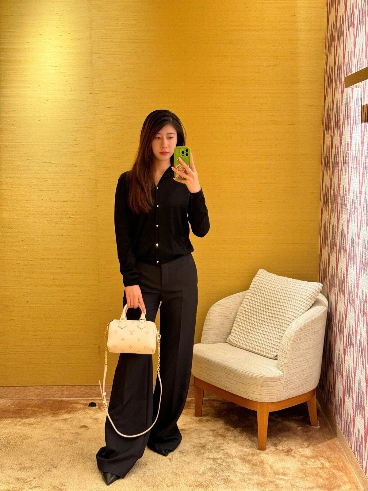 高仿精品 LV Speedy20 草莓牛奶提花 單肩手提 旅行包 M14291 手提上身效果