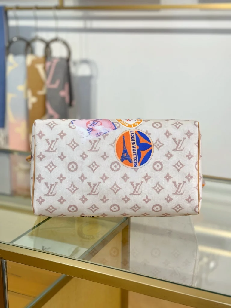 Click to view full screen 高仿精品 LV Speedy30 手提斜背 旅行包 M14587 實拍照片底部