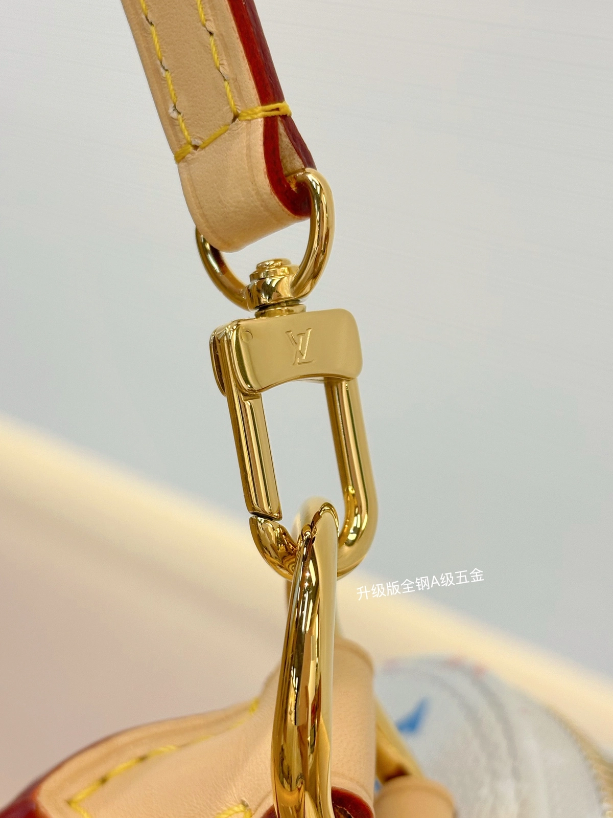 高仿精品 LV 村上隆 Alma BB 白三彩 斜背手提 貝殼包 M13078 實拍細節全鋼五金扣子