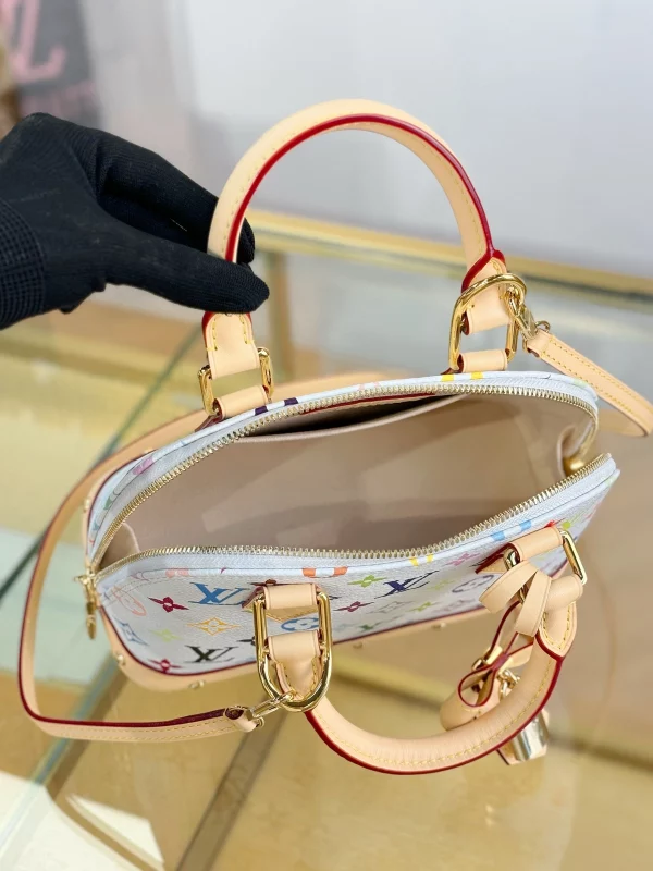 高仿精品 LV 村上隆 Alma BB 白三彩 斜背手提 貝殼包 M13078 實拍照片容量