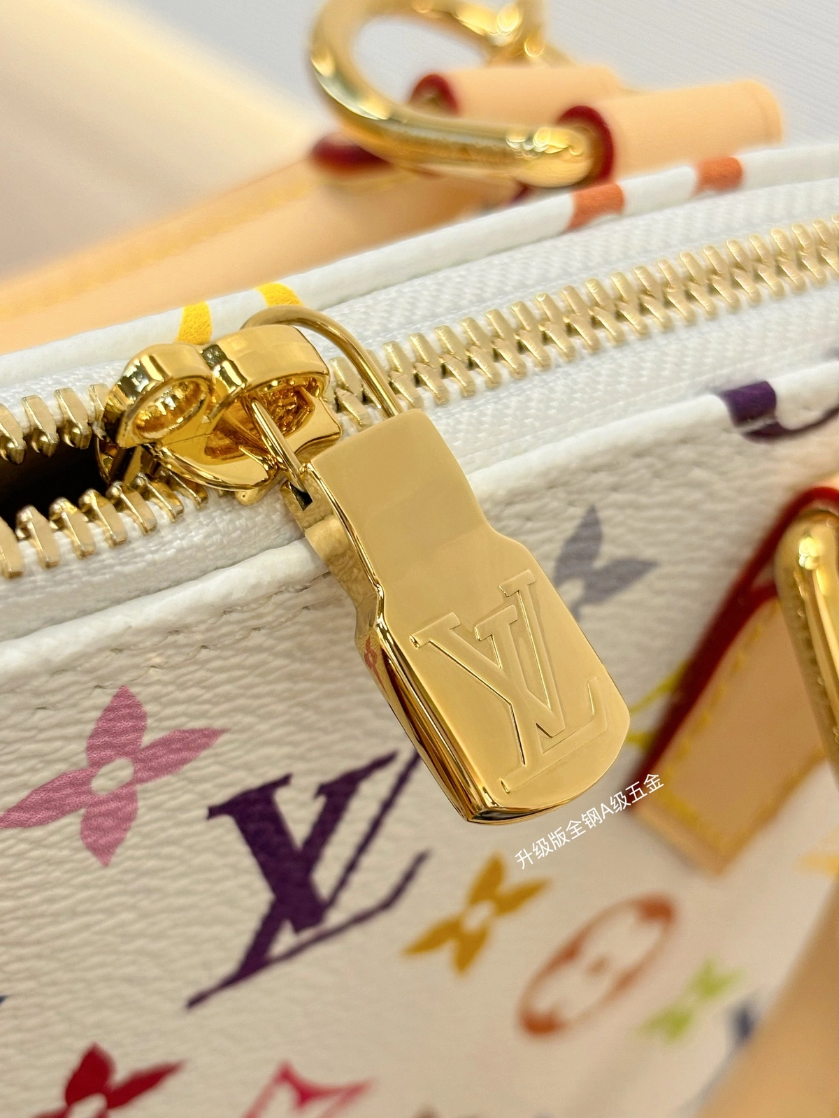 高仿精品 LV 村上隆 Alma BB 白三彩 斜背手提 貝殼包 M13078 實拍細節全鋼五金拉鏈