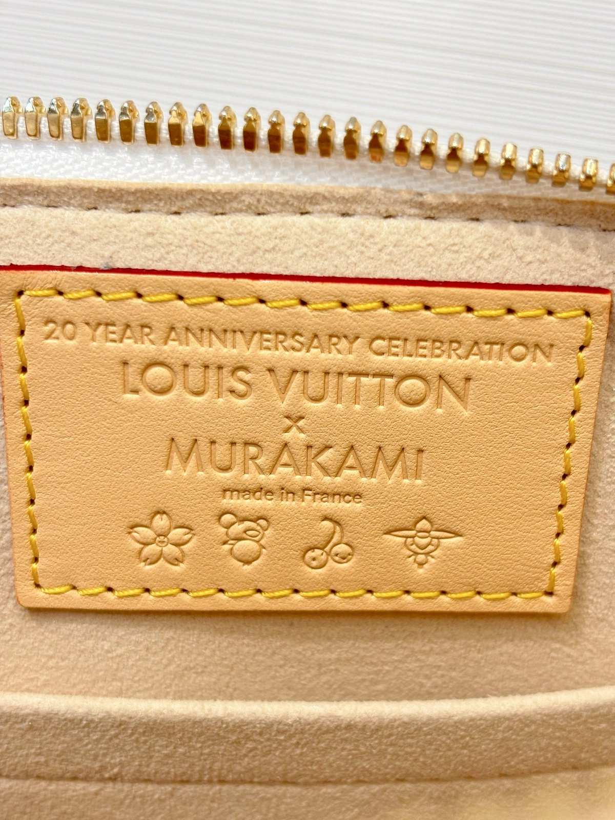 高仿精品 LV 村上隆 Alma BB 白三彩 斜背手提 貝殼包 M13078 實拍細節銘牌LOGO