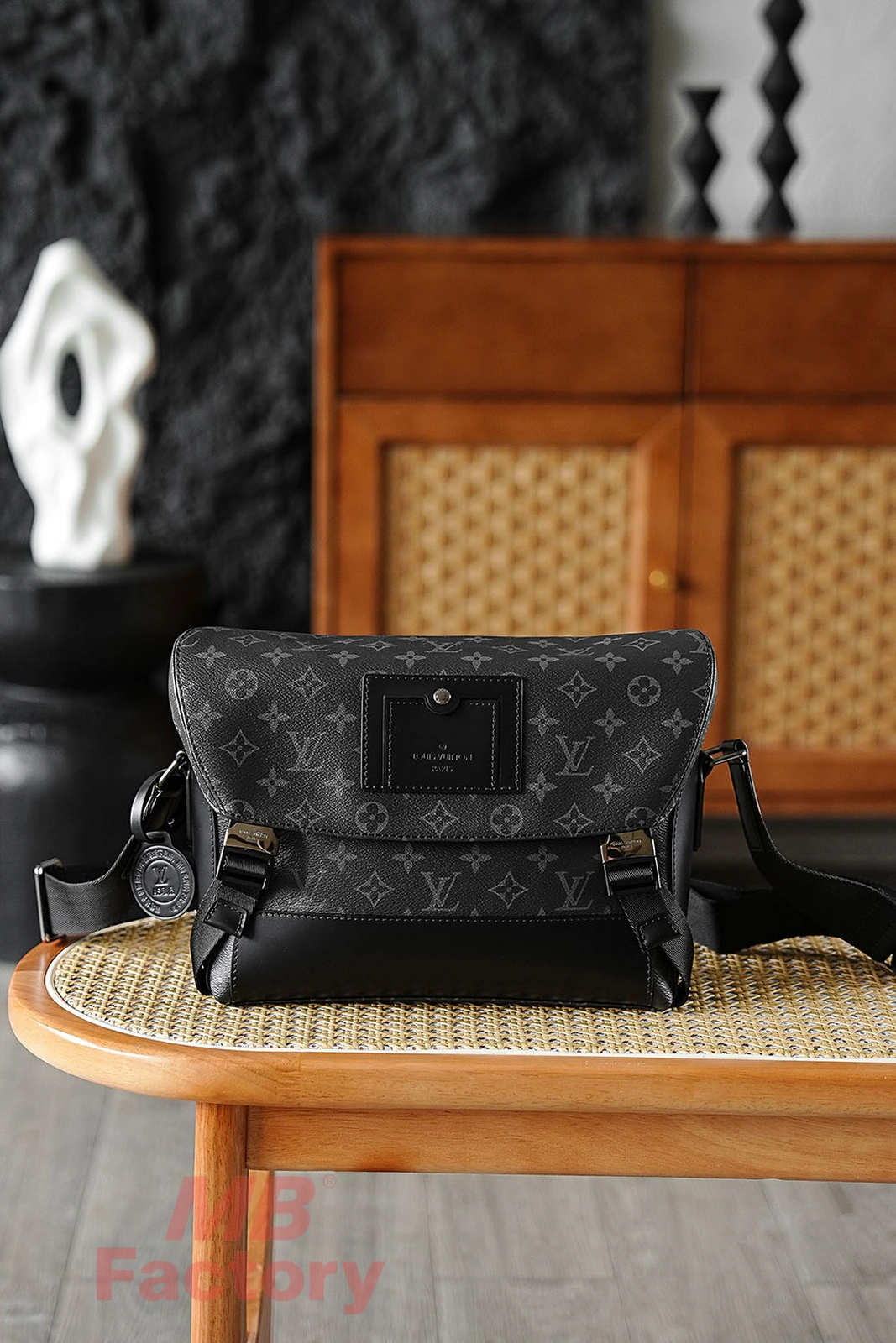 a貨包包 LV VOYAGER小號郵差包 M40511 MB厰 實拍照片正面