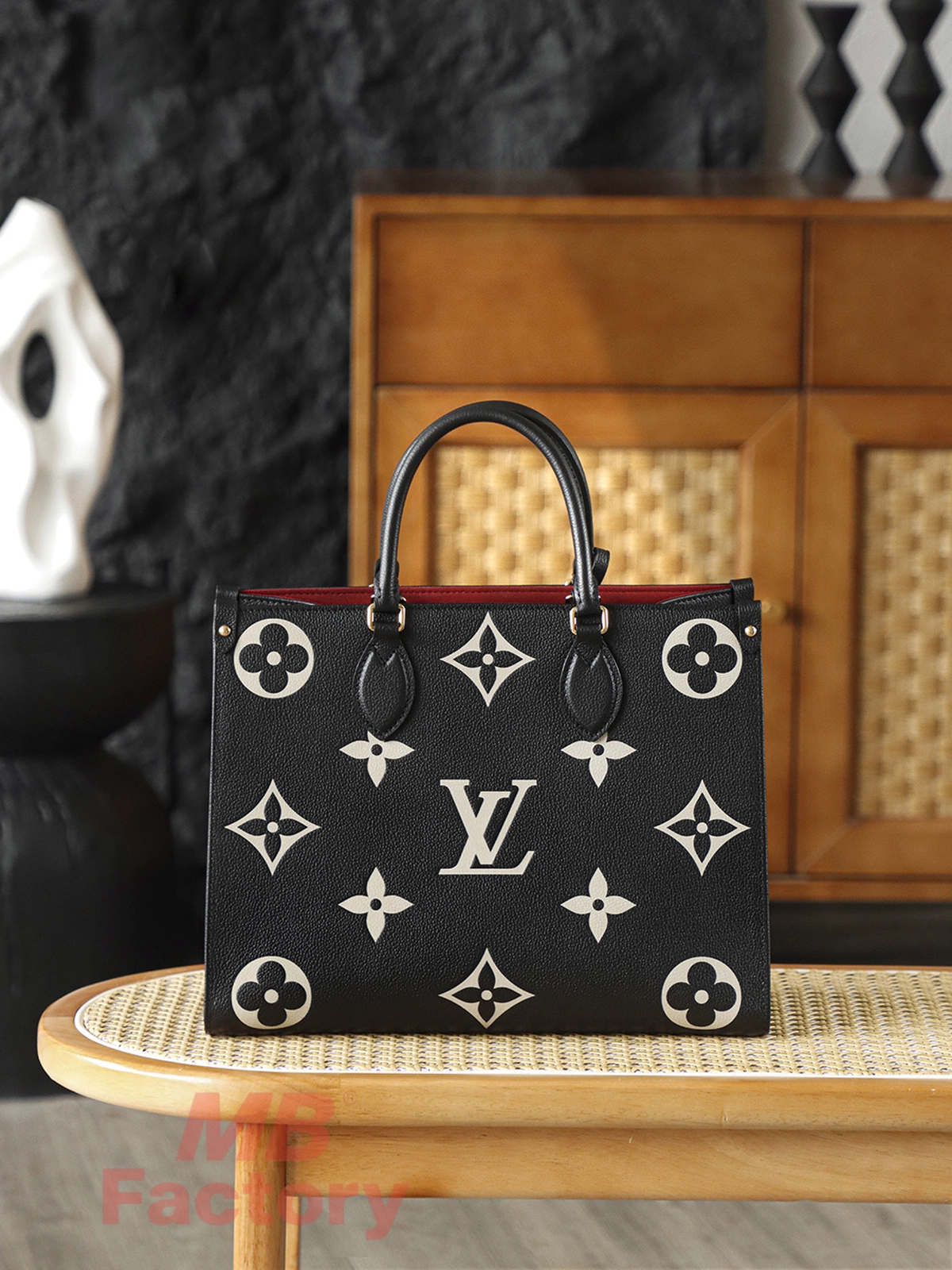 LV onthego中號黑白色托特包實拍正面