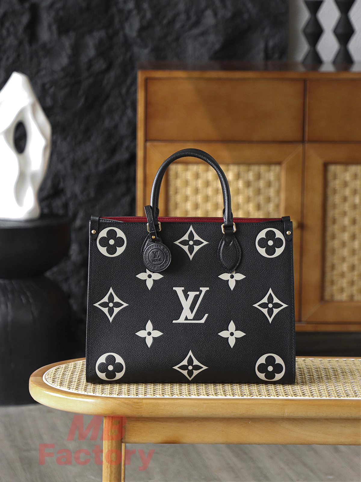 LV onthego中號黑白色托特包實拍正面