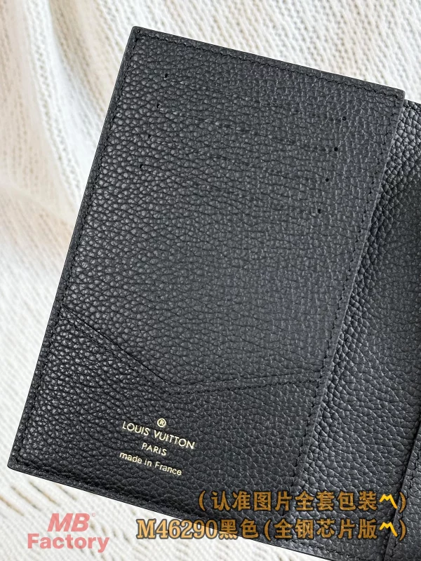 原单高仿 LV 黑色 壓花 卡片 對摺護照夾 M46290 實拍照片logo