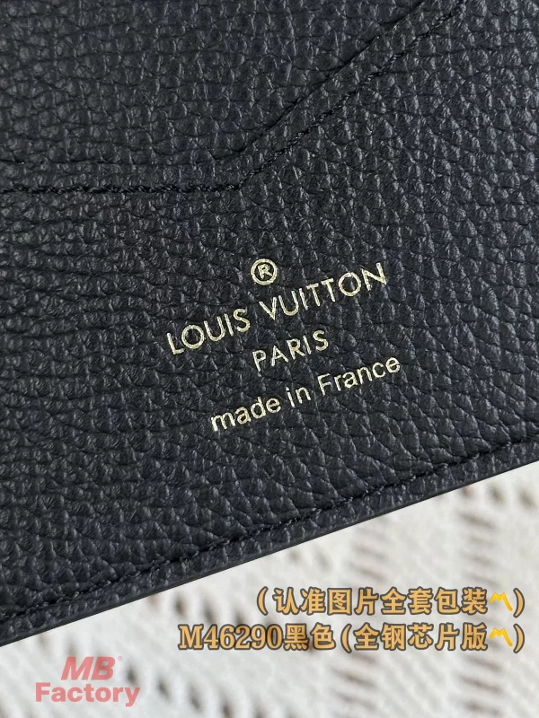 原单高仿 LV 黑色 壓花 卡片 對摺護照夾 M46290 實拍照片logo