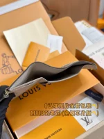 超級高仿 LV Victorine 黑色 壓花 短款 三折扣子 零錢包 M81861 實拍照片鈔票層