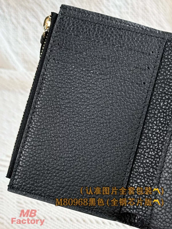 超級高仿 LV Victorine 黑色 壓花 短款 三折扣子 零錢包 M80968 實拍照片卡夾 超級高仿 LV Victorine 黑色 壓花 短款 三折扣子 零錢包 M80968 實拍照片卡夾