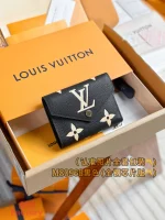 超級高仿 LV Victorine 黑色 壓花 短款 三折扣子 零錢包 M80968 實拍照片正面