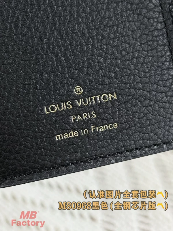 超級高仿 LV Victorine 黑色 壓花 短款 三折扣子 零錢包 M80968 實拍照片LOGO 超級高仿 LV Victorine 黑色 壓花 短款 三折扣子 零錢包 M80968 實拍照片LOGO
