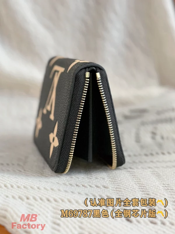 超級高仿 LV ZIPPY 黑色 壓花 短款拉鏈 零錢包 M69787 實拍照片側面