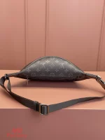 高仿名牌 LV Discovery PM 黑色 印花 小號斜背 腰包 M46035 實拍照片肩帶
