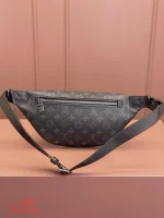 高仿名牌 LV Discovery PM 黑色 印花 小號斜背 腰包 M46035 實拍照片背面