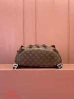 高仿奢侈品 LV Christopher MM 老花 印花 中號雙肩 後背包 M43735 實拍照片底部