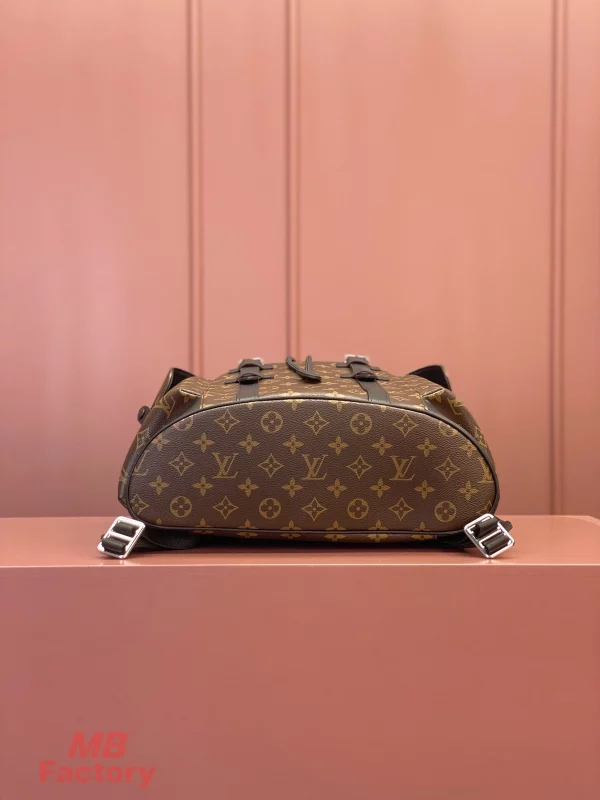 高仿奢侈品 LV Christopher MM 老花 印花 中號雙肩 後背包 M43735 實拍照片底部