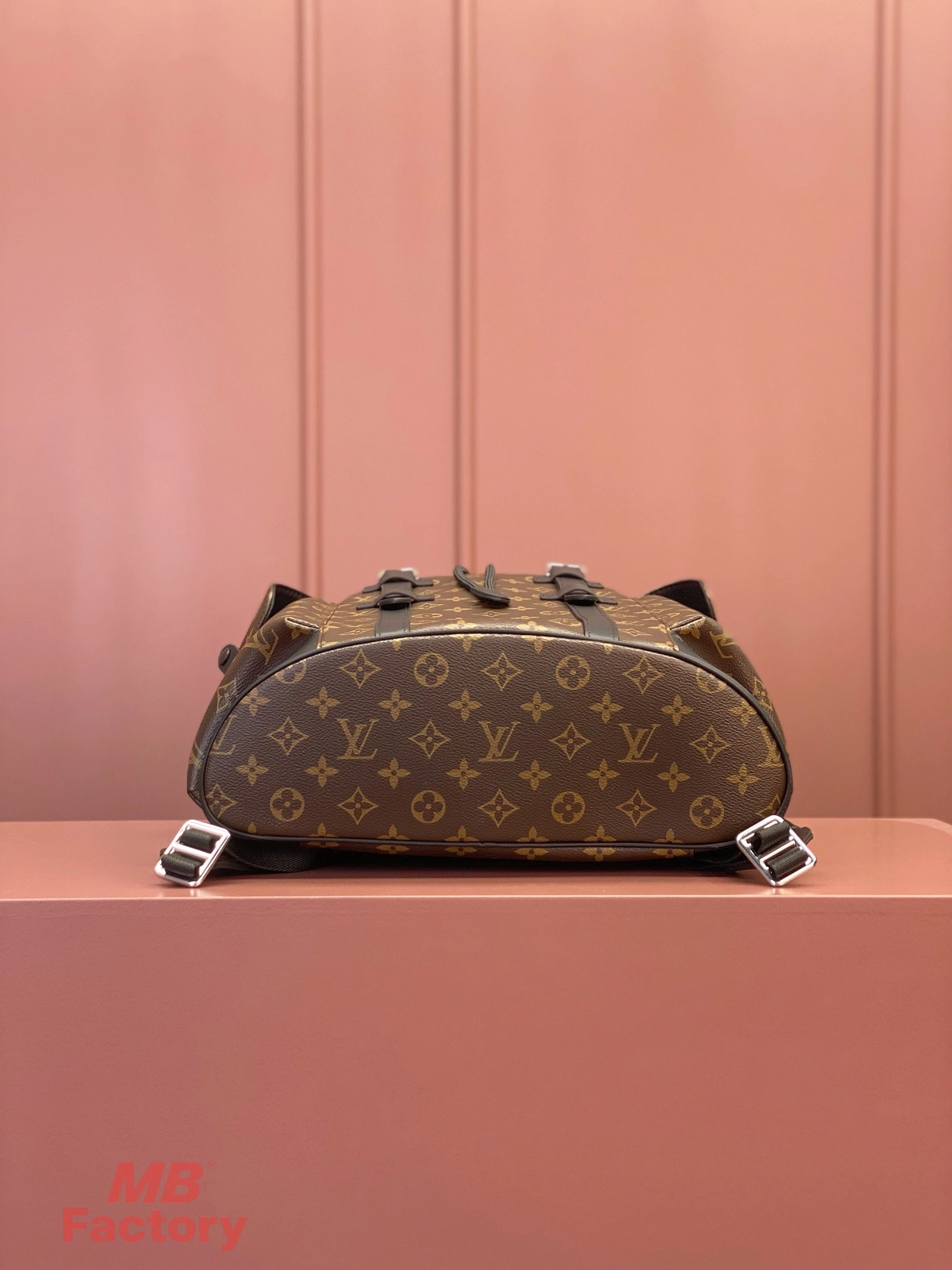 高仿奢侈品 LV Christopher MM 老花 印花 中號雙肩 後背包 M43735 實拍照片底部