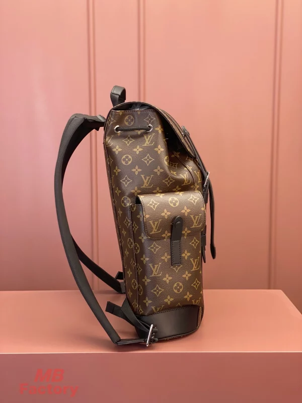 高仿奢侈品 LV Christopher MM 老花 印花 中號雙肩 後背包 M43735 實拍照片側面