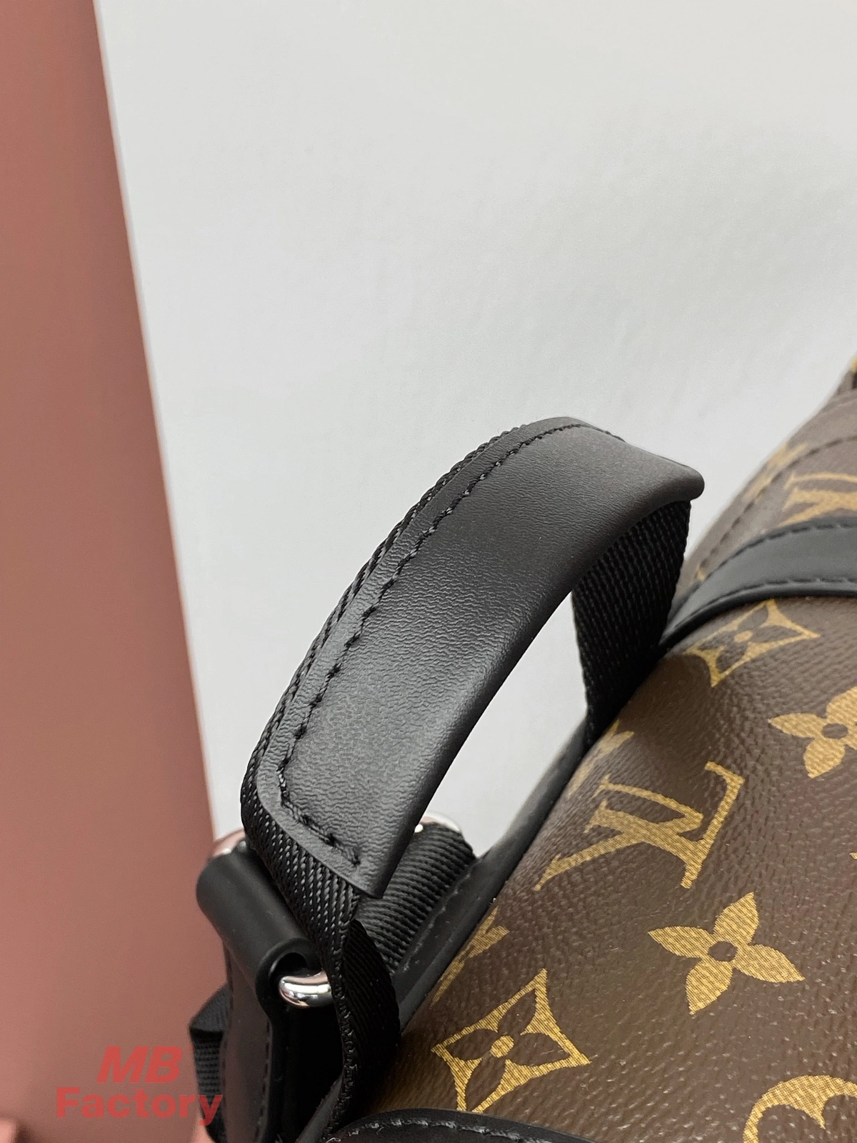 高仿奢侈品 LV Christopher MM 老花 印花 中號雙肩 後背包 M43735 實拍細節手提拔