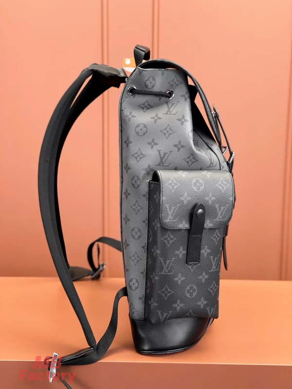 高仿奢侈品 LV Christopher MM 黑色雙拼色 印花 中號雙肩 後背包 M45419 實拍照片側面