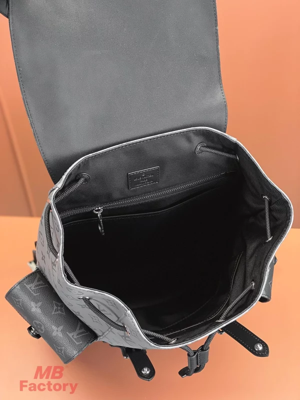 高仿奢侈品 LV Christopher MM 黑色雙拼色 印花 中號雙肩 後背包 M45419 實拍照片容量