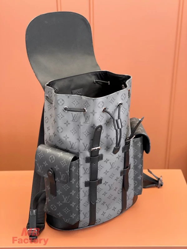 高仿奢侈品 LV Christopher MM 黑色雙拼色 印花 中號雙肩 後背包 M45419 實拍照片側邊