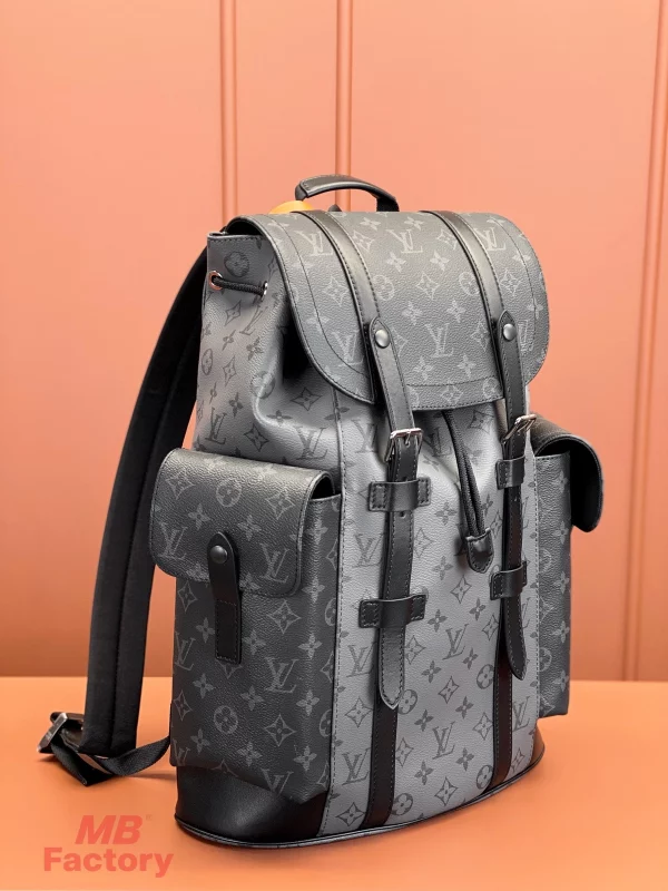 高仿奢侈品 LV Christopher MM 黑色雙拼色 印花 中號雙肩 後背包 M45419 實拍照片側邊