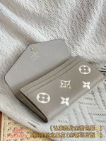 高仿精品 LV Sarah 大象灰 壓花 扣子長款錢包 M81049 實拍照片容量