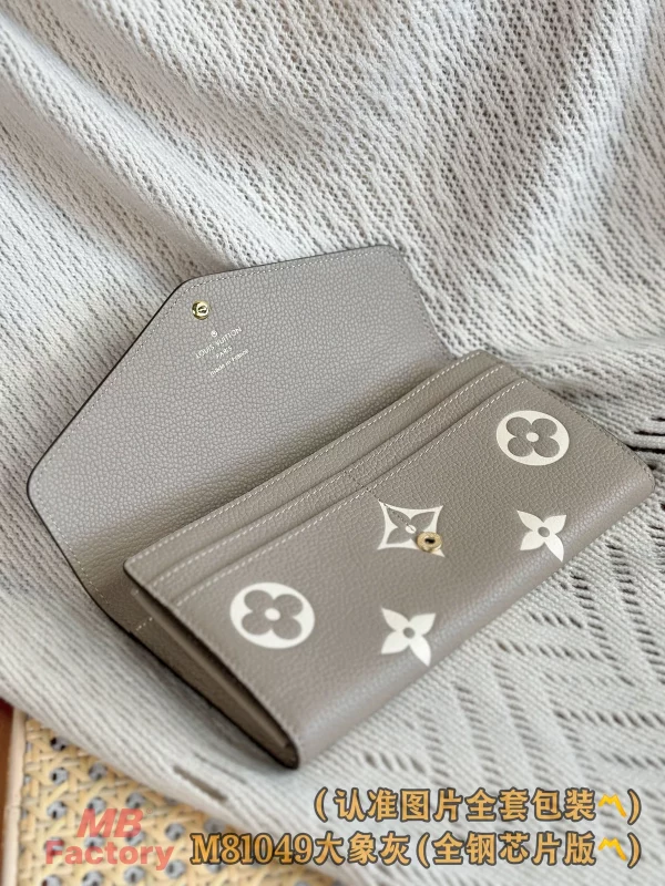 高仿精品 LV Sarah 大象灰 壓花 扣子長款錢包 M81049 實拍照片容量