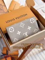 高仿精品 LV Sarah 大象灰 壓花 扣子長款錢包 M81049 實拍照片背面