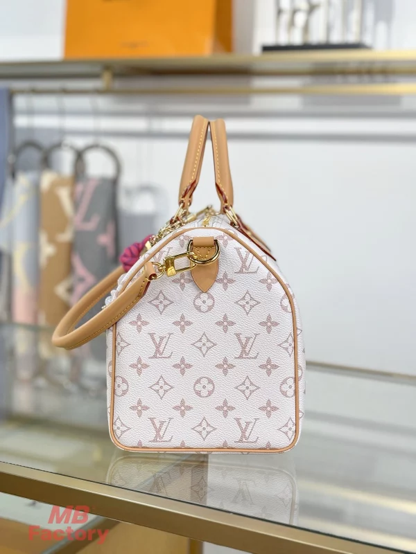高仿精品 LV Speedy30 白花沙丘色 粉紅色 單肩 斜背 旅行包 M15108 實拍照片側面