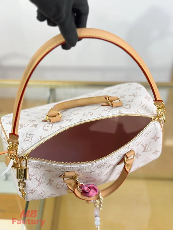 高仿精品 LV Speedy30 白花沙丘色 粉紅色 單肩 斜背 旅行包 M15108 實拍照片容量