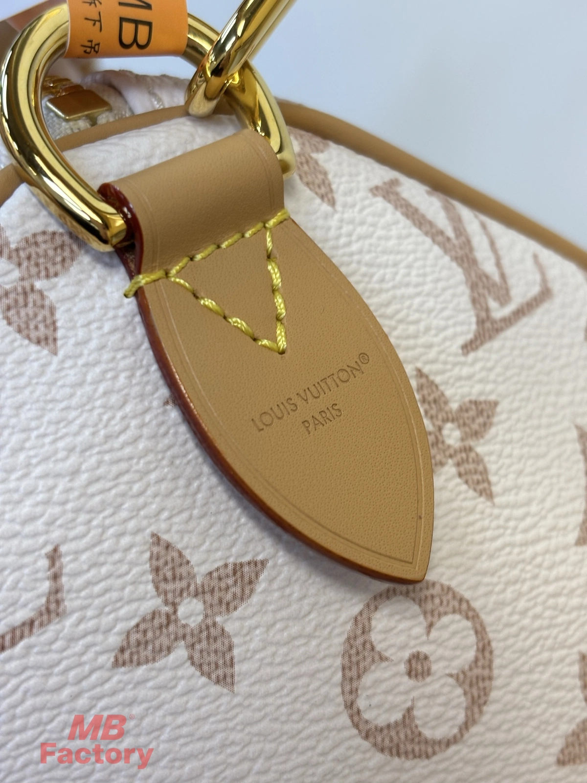 高仿精品 LV Speedy30 白花沙丘色 粉紅色 單肩 斜背 旅行包 M15108 實拍細節LOGO鋼印