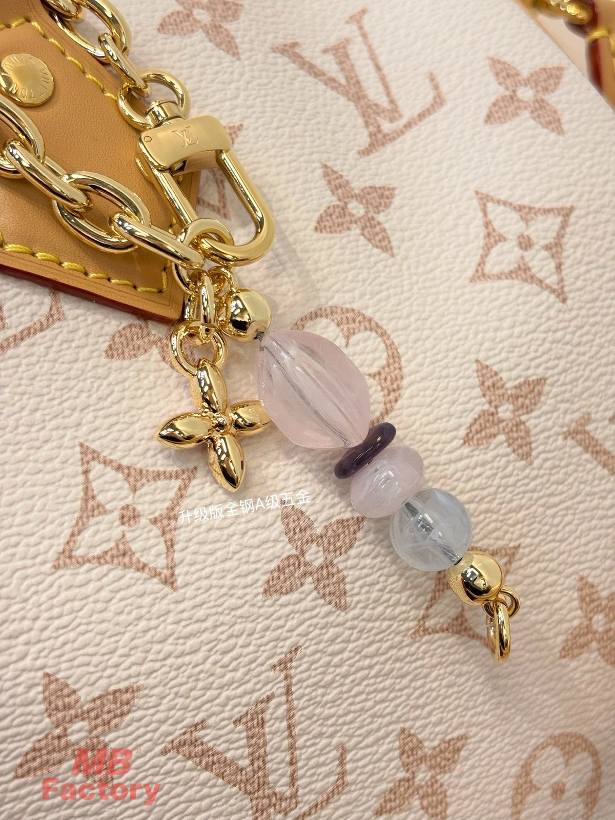 高仿精品 LV Speedy30 白花沙丘色 粉紅色 單肩 斜背 旅行包 M15108 實拍細節全鋼五金吊飾
