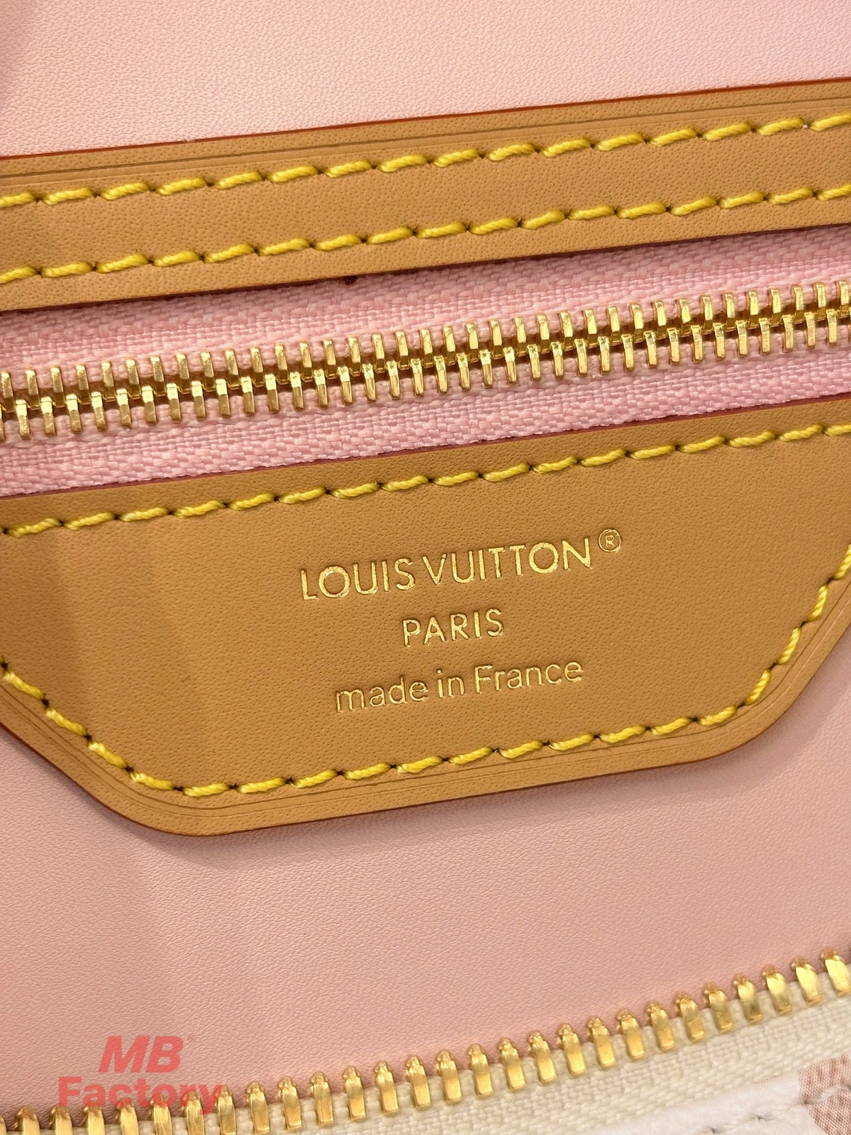 高仿精品 LV Speedy30 白花沙丘色 粉紅色 單肩 斜背 旅行包 M15108 實拍細節LOGO鋼印