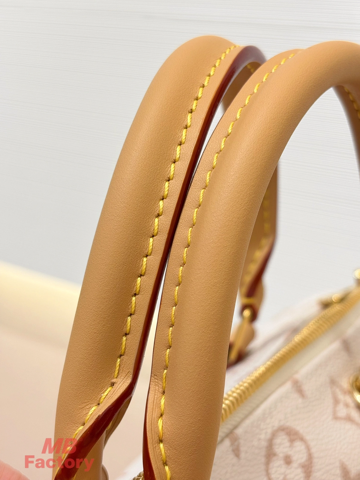 高仿精品 LV Speedy30 白花沙丘色 粉紅色 單肩 斜背 旅行包 M15108 實拍細節手提把針綫