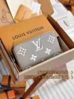 高仿精品 LV 大象灰色 壓花 拉鏈錢包 M69794 實拍照片正面