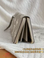 高仿精品 LV 大象灰色 壓花 拉鏈錢包 M69794 實拍照片側面